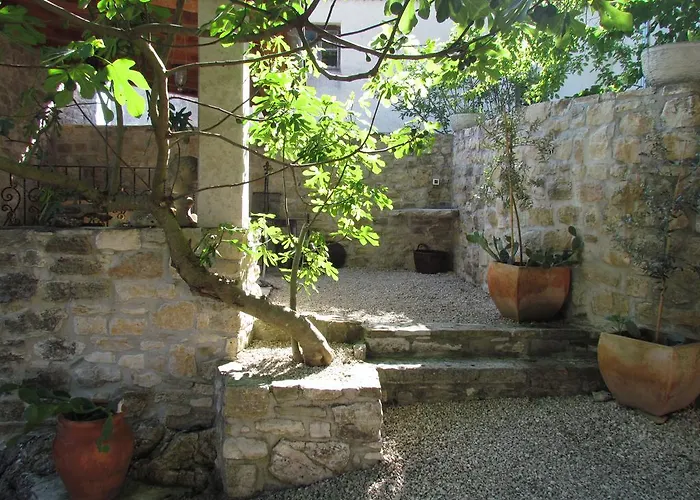 Summerhouse Beram بازين